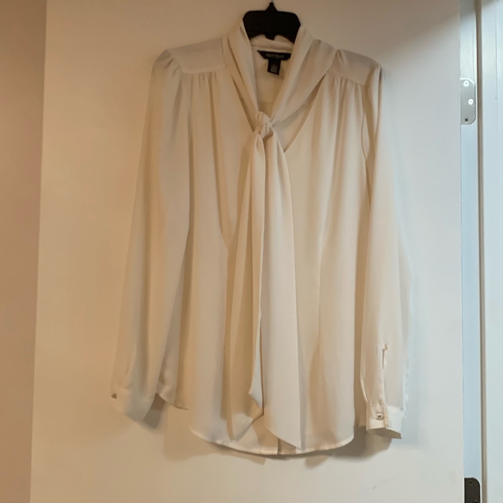 Beautiful Size 10 White House Black Market blouse New Without Tags